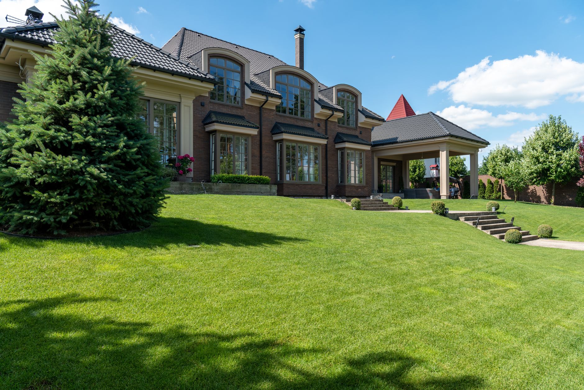 Beautiful maintained lawn by Oasis Lawn Services